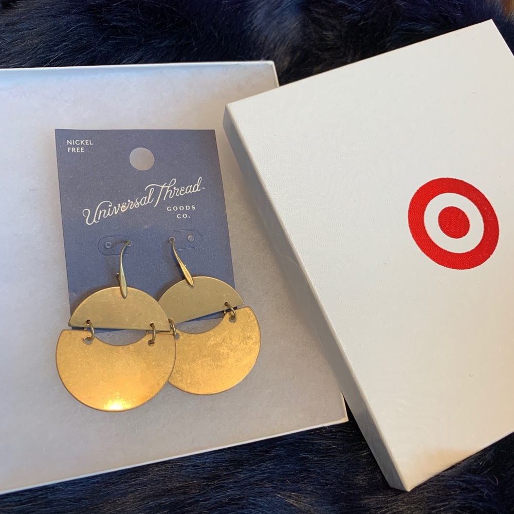 NWT Universal Thread Earrings